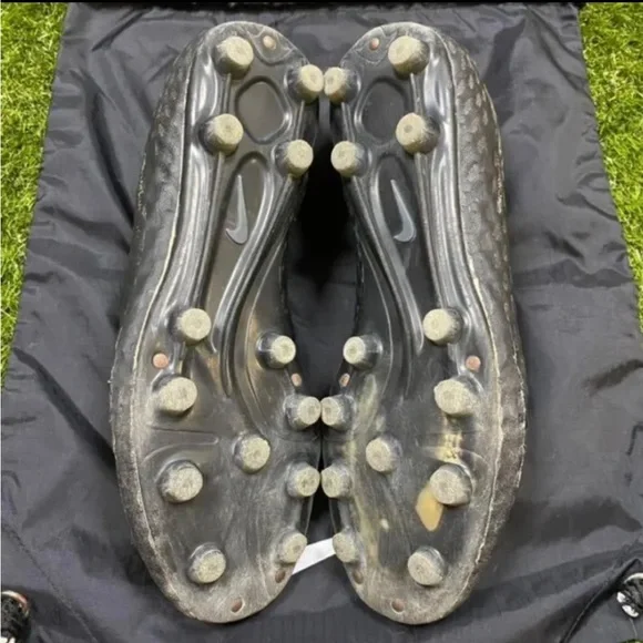 Nike hypervenom phantom 1 rare black color way ( size 9.5)Open to offers
